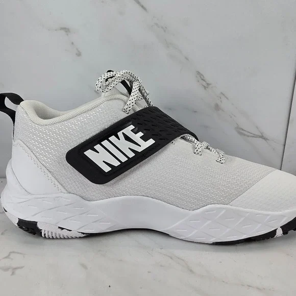 Nike Team‎ Hustle D12 Basketball Shoes White Black Athletic Sneakers New SZ 7Y
